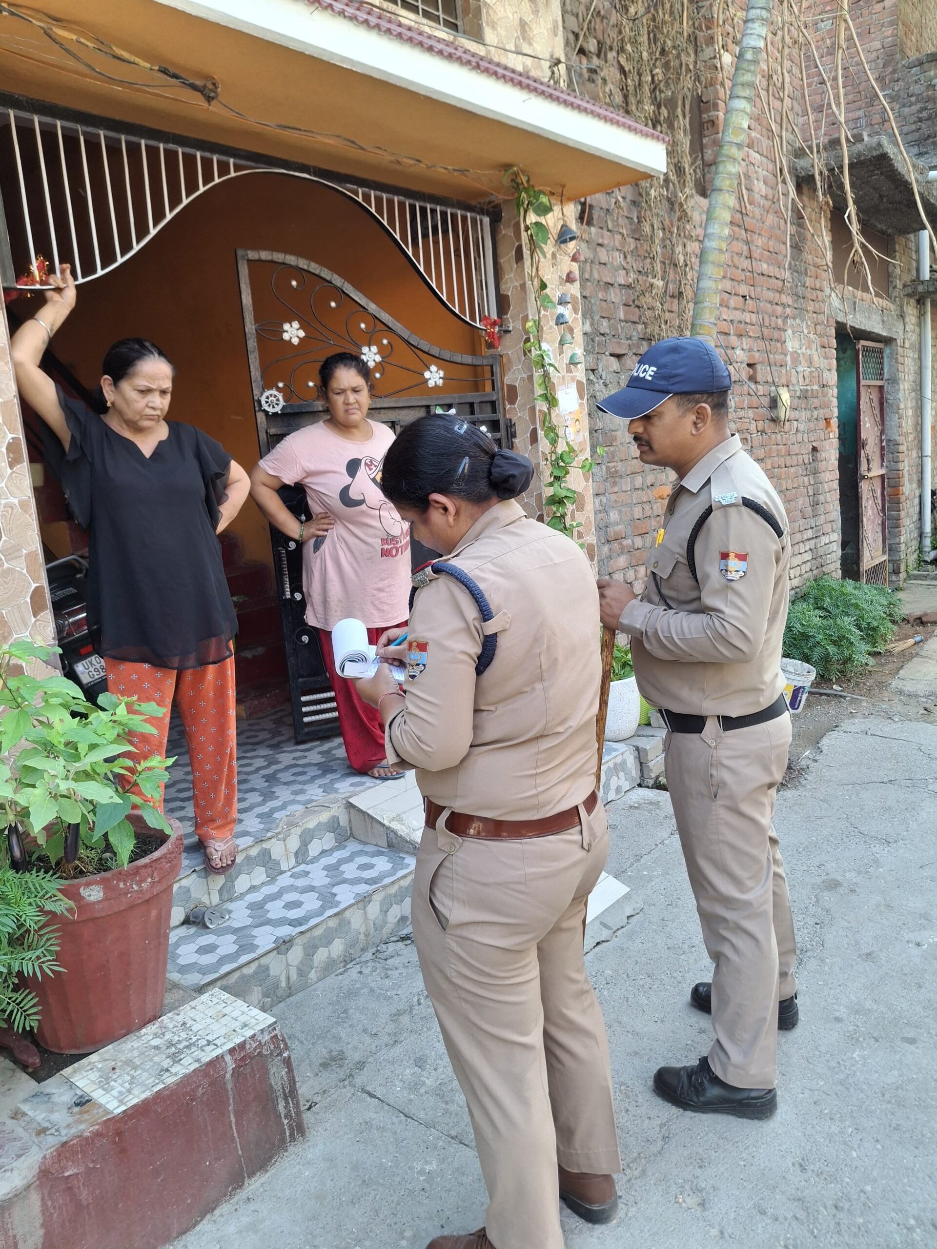 एसएसपी दून के निर्देशों पर अलग- अलग थाना क्षेत्रों में पुलिस ने चलाया सत्यापन अभियान