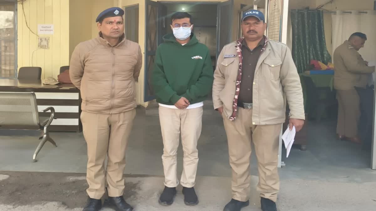 डेढ़ साल से फरार ड्रग डीलर दिल्ली एयरपोर्ट से अरेस्ट, कोरियर से करता था नशे की तस्करी, लुक आउट सर्कुलर था जारी