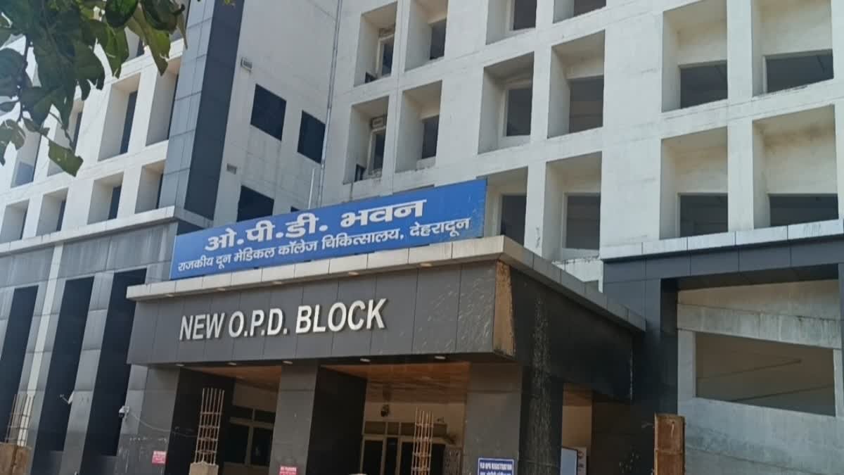 दून अस्पताल में अब हर फ्लोर पर रजिस्ट्रेशन काउंटर, पर्चा बनवाने के लिए लंबी कतार खत्म