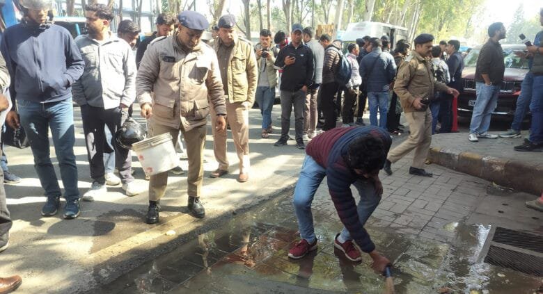 देहरादून दहला! दिनदहाड़े रिटायर्ड कर्नल के बेटे की गोली मारकर हत्या, इलाके में सनसनी