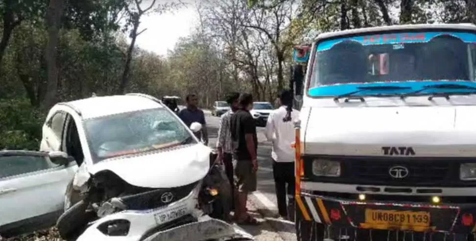 ऋषिकेश-देहरादून हाईवे पर टायर फटने से तीन कारों की टक्कर, सभी सुरक्षित