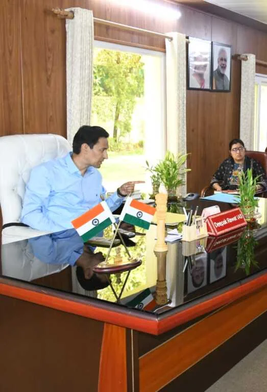 हल्द्वानी जनसुनवाई: लैंड फ्रॉड पर सख्त रुख, मौके पर राहत; अवैध कनेक्शन और सोलर कंपनियों पर भी कार्रवाई