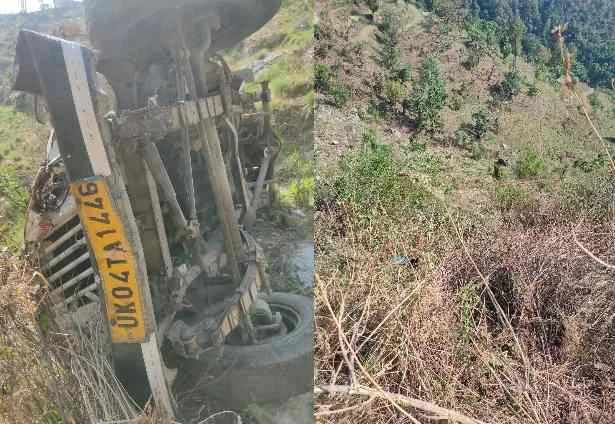 नैनीताल धारी में मैक्स खाई में गिरी: 2 की मौत, 4 घायल