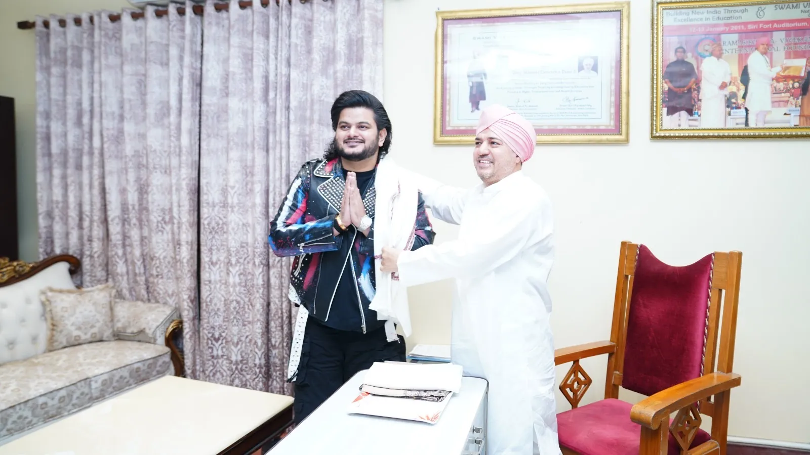 श्री गुरु राम राय विश्वविद्यालय में सजी सुरों की शाम विशाल मिश्रा ने श्री दरबार साहिब में टेका माथा, श्री महाराज जी से लिया आशीर्वाद