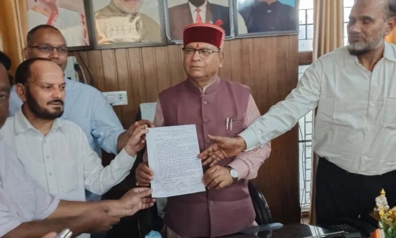 देहरादून में कब्रिस्तान विवाद: मुस्लिम समुदाय में आक्रोश, मंत्री से की शिकायत