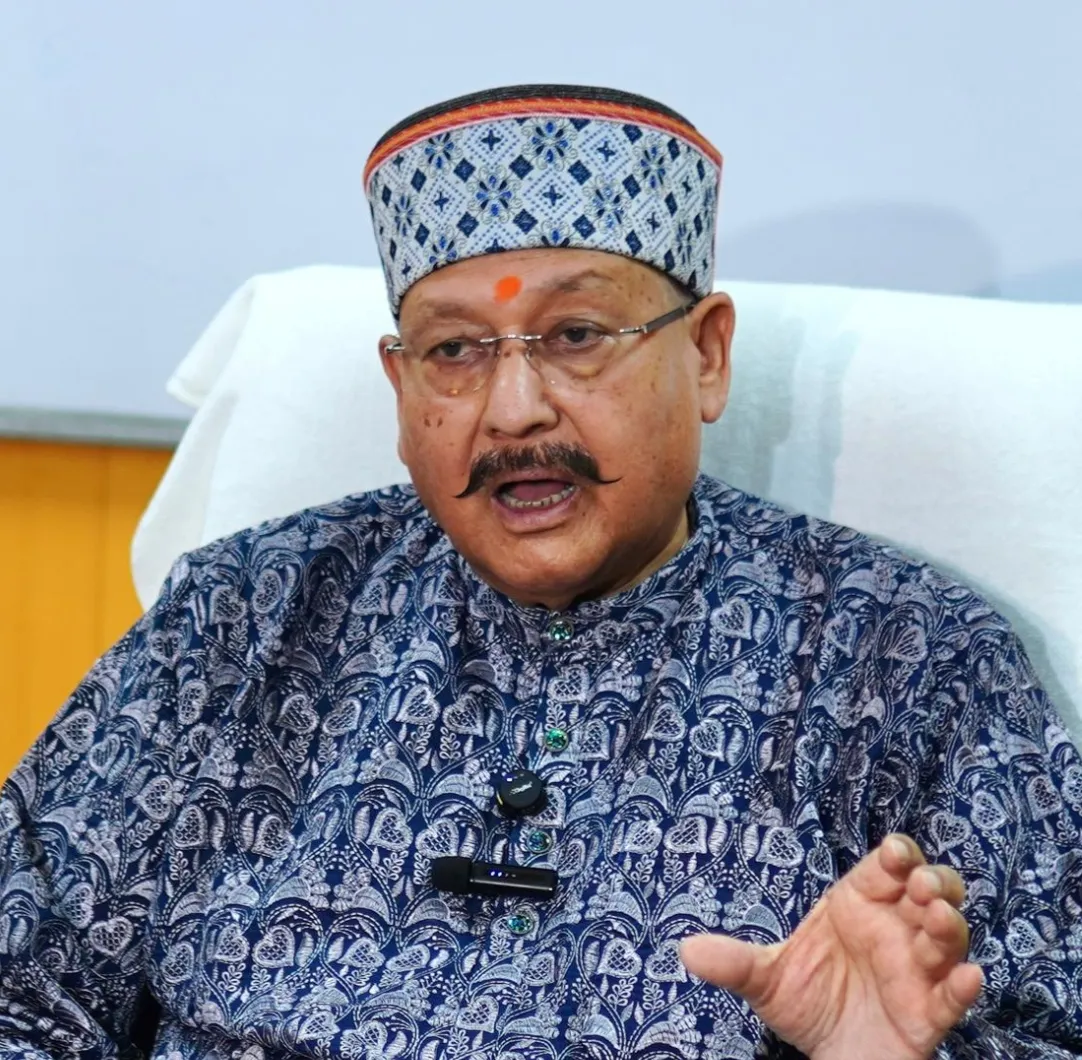 यात्रा व्यवस्था में लगे कर्मचारी, अधिकारी “अतिथि देवो भव:” की भावना से कार्य करें: महाराज