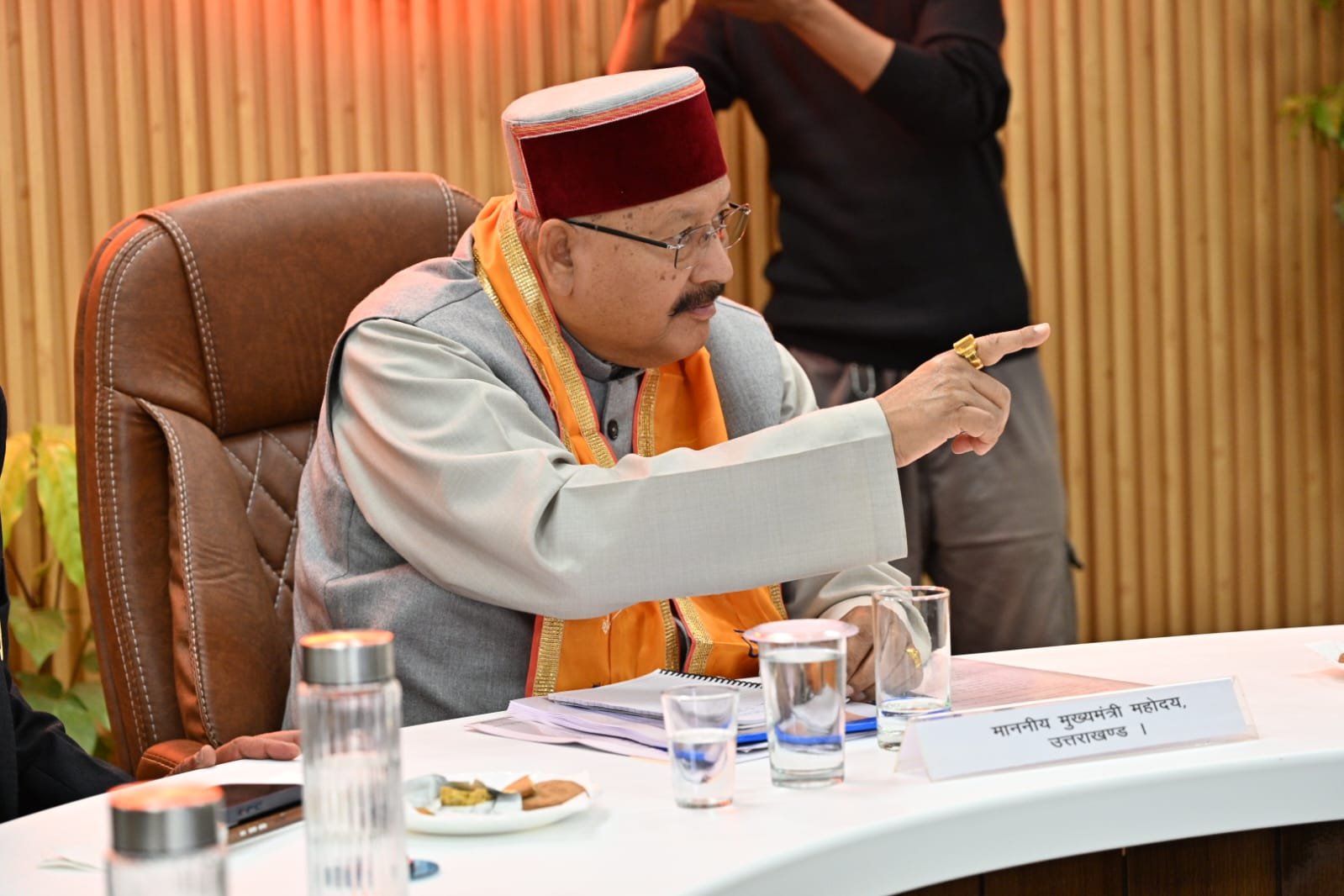 डीएफओ को आदमखोर गुलदार को शीघ्र मारने के निर्देश