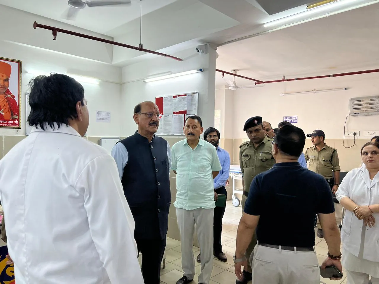पहाड़ों के बाद अब मैदानों में स्वास्थ्य मंत्री सुबोध उनियाल का एक्शन: अस्पताल की बदहाल व्यवस्था देख चढ़ा पारा