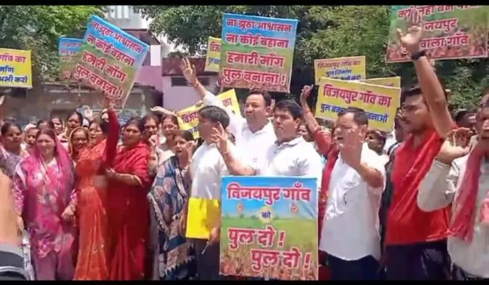 सूखी नदी पर पुल की मांग को लेकर हल्द्वानी में हंगामा, आंदोलन की चेतावनी