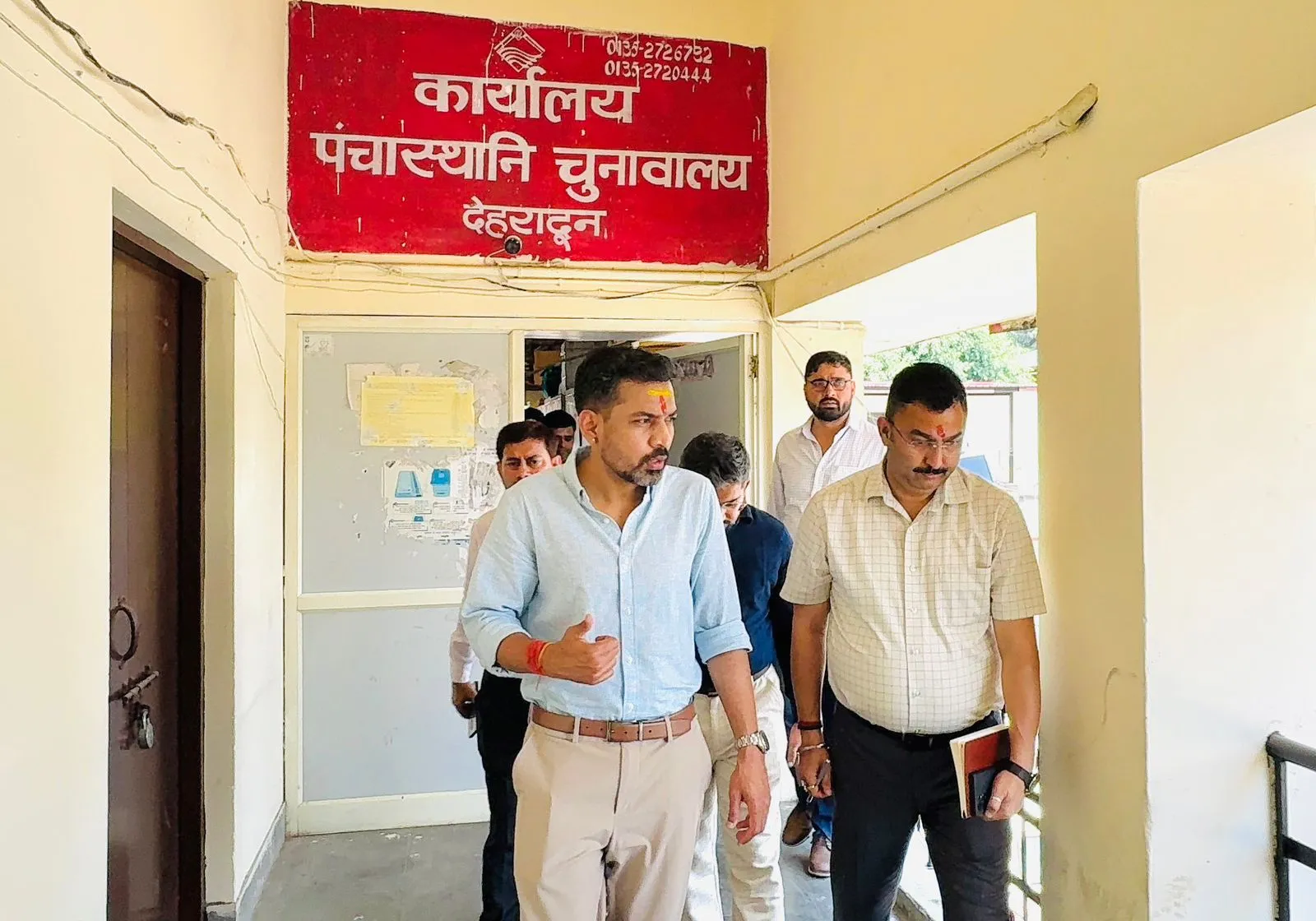 देहरादून कलेक्ट्रेट का औचक निरीक्षण, DM आशीष चौहान ने दिए सख्त निर्देश