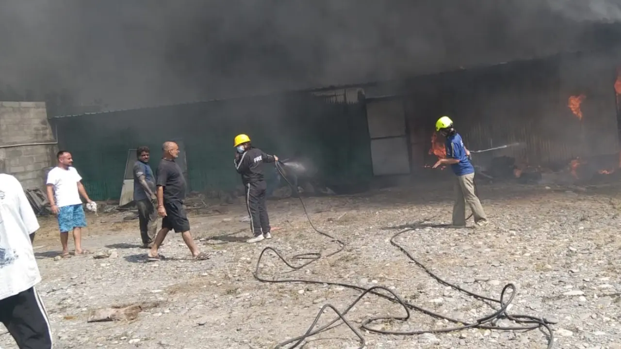 देहरादून में बढ़ती गर्मी से आग की घटनाओं में उछाल, 24 घंटे में 10 जगह लगी आग