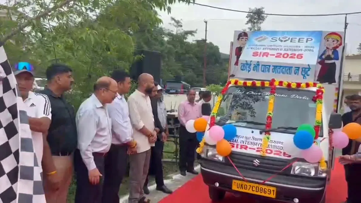 DM की सख्ती का असर! SIR कार्यक्रम की बदली तस्वीर, अफसरों की पीठ थपथपाई