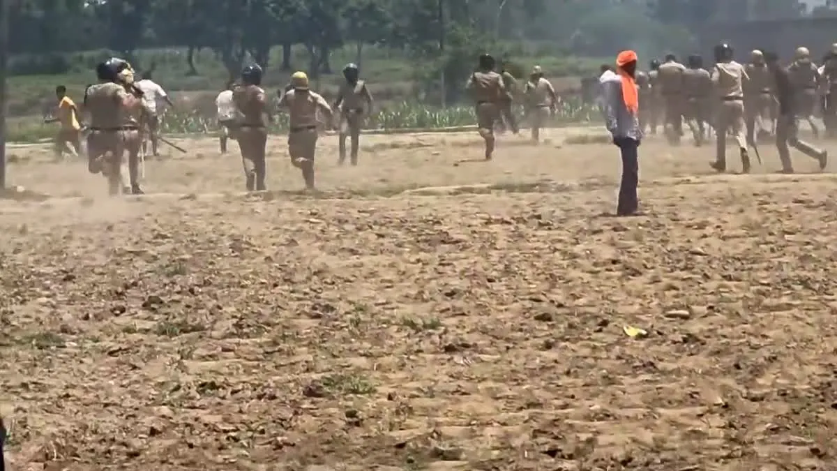 देहरादून में हत्या के बाद हिंसा का तांडव: घर फूंके, पुलिस पर पथराव, 150 उपद्रवियों पर मुकदमा
