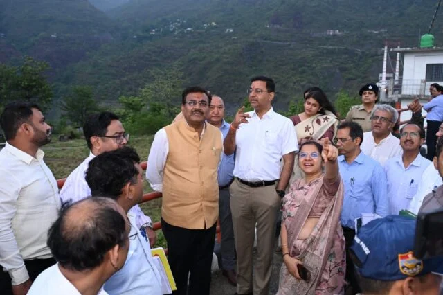 टिहरी में इको पार्क और पर्यटन रोड निर्माण कार्यों का हुआ प्रशासनिक निरीक्षण