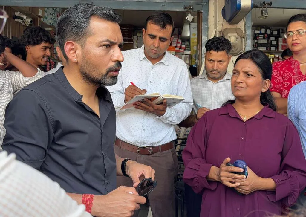 देहरादून: कार्यों की धीमी प्रगति पर डीएम सख्त, यूपीसीएल अधीक्षण अभियंता का रोका वेतन