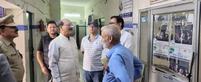 चमोली में स्वास्थ्य मंत्री सुबोध उनियाल ने किया CHC ज्योतिर्मठ का निरीक्षण:  स्वास्थ्य सेवाओं का लिया जायजा