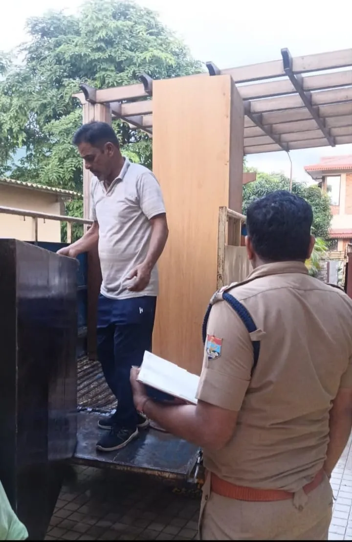 देहरादून: करोड़ों की फ्लैट ठगी में बड़ा एक्शन, फरार शाश्वत गर्ग के घर पुलिस की कुर्की, अन्य आरोपियों की बारी