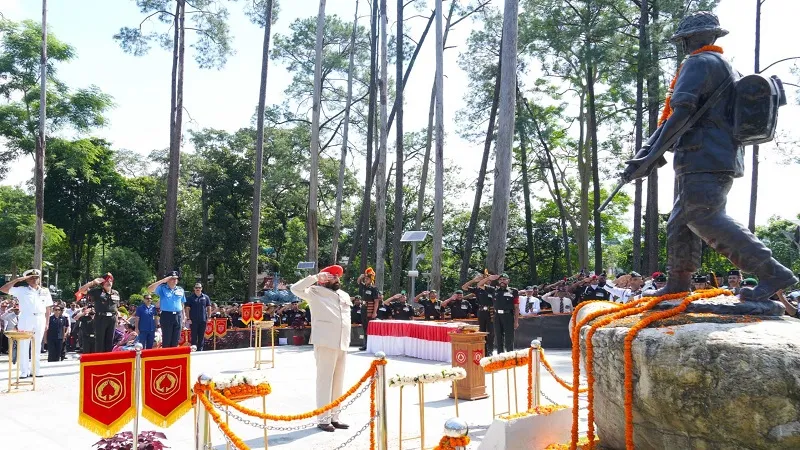 कारगिल विजय दिवस पर द्वारीखाल के शहीद पार्क में कांग्रेस ने वीर शहीदों को दी श्रद्धांजलि।