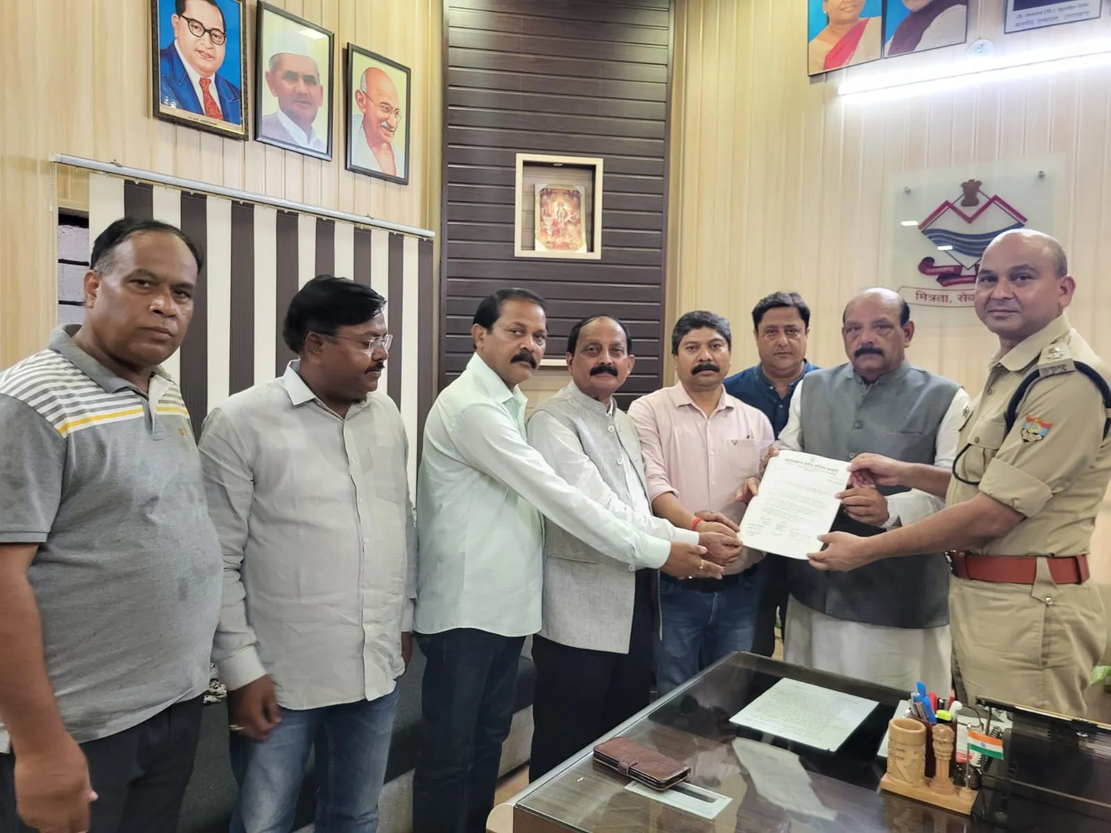राहुल गांधी व परिवार पर कथित आपत्तिजनक टिप्पणी के विरोध में कांग्रेस का प्रदर्शन, भाजपा विधायक पर एफआईआर की मांग