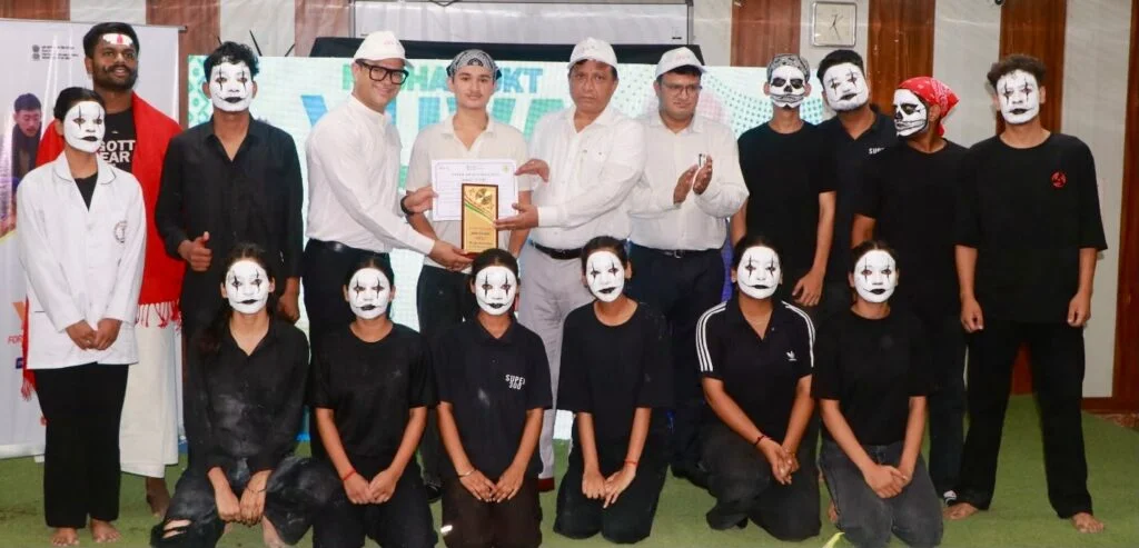 देहरादून के CIMS एंड UIHMT में युवाओं ने लिया नशामुक्त भारत का संकल्प