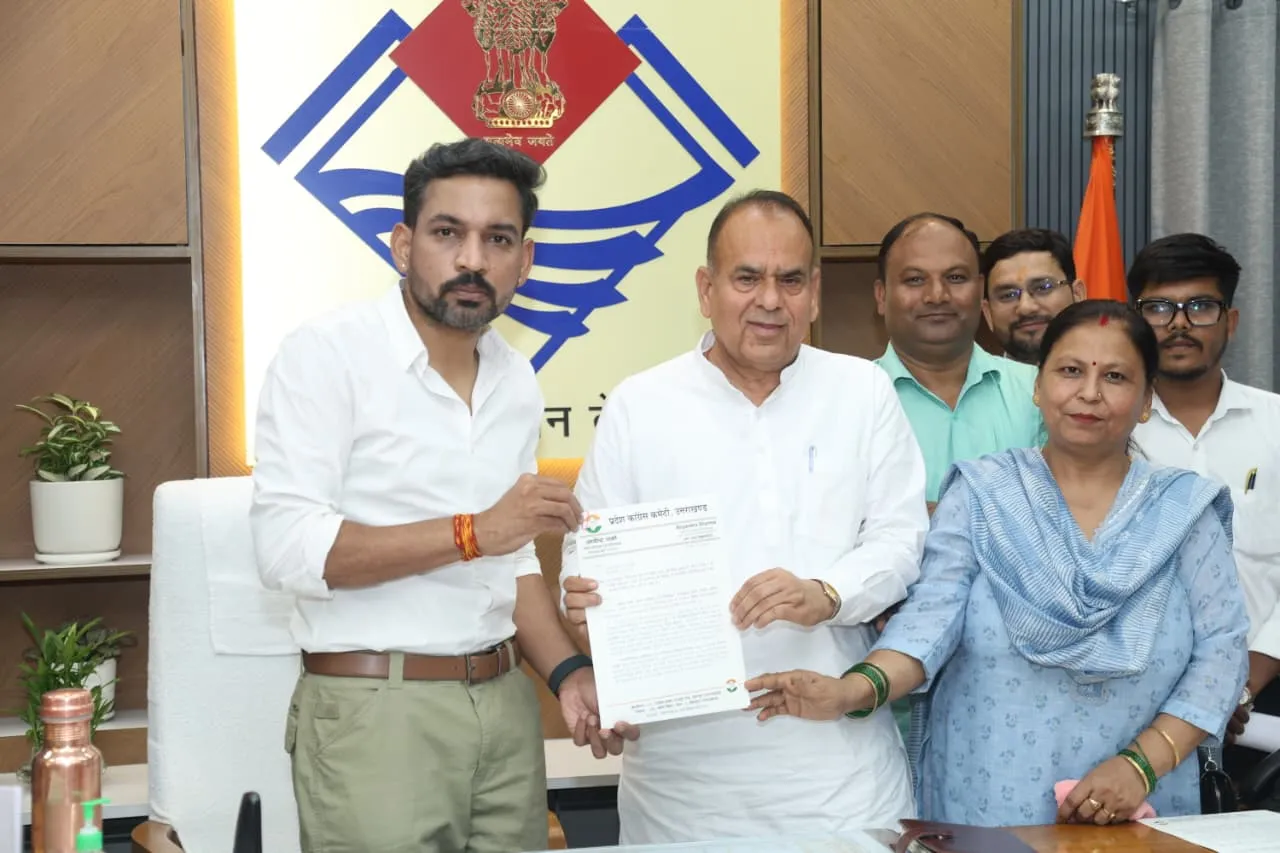 SIR में फॉर्म-7 के संभावित दुरुपयोग की आशंका पर आर्येंद्र शर्मा ने जिलाधिकारी को सौंपा ज्ञापन