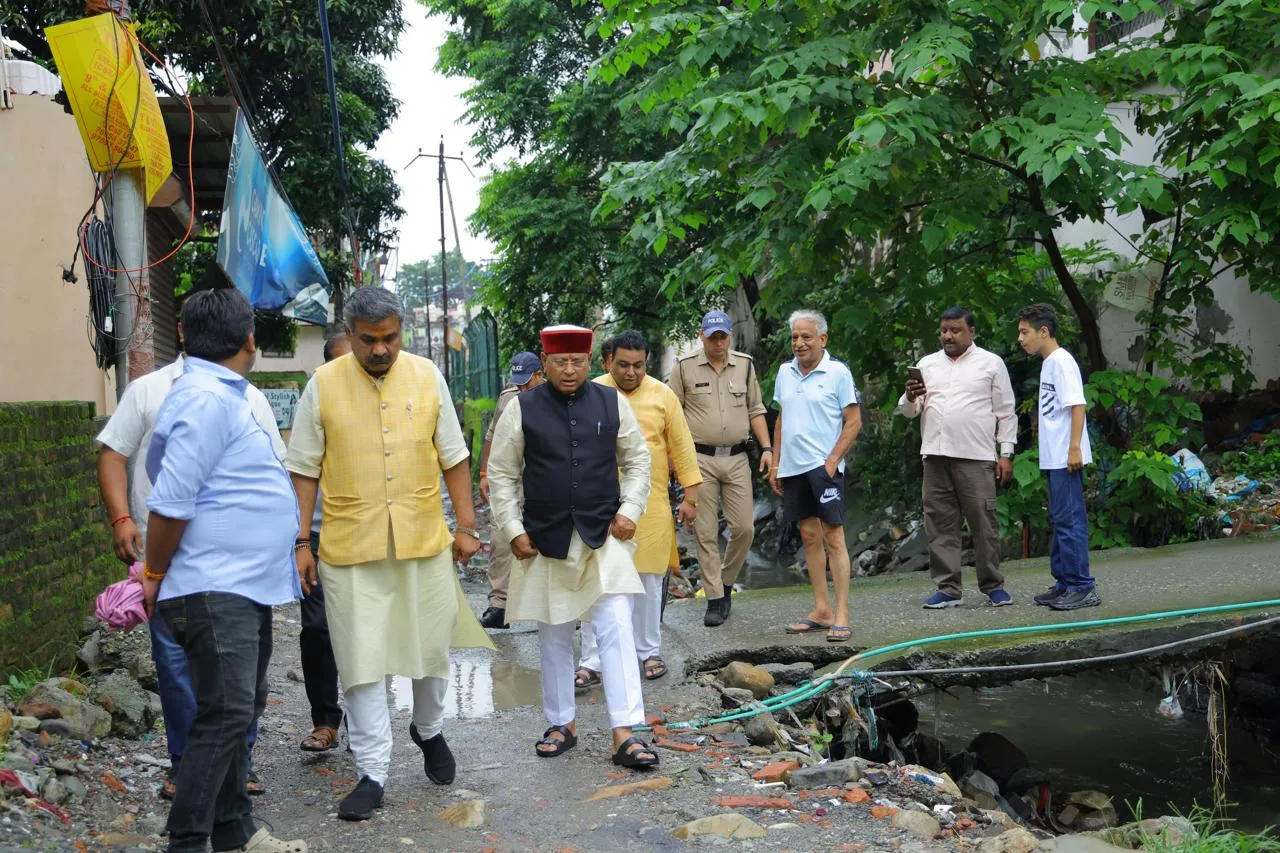 काबिना मंन्त्री खजानदास ने किया मन्नुगंज एंव रिस्पना का भ्रमण
