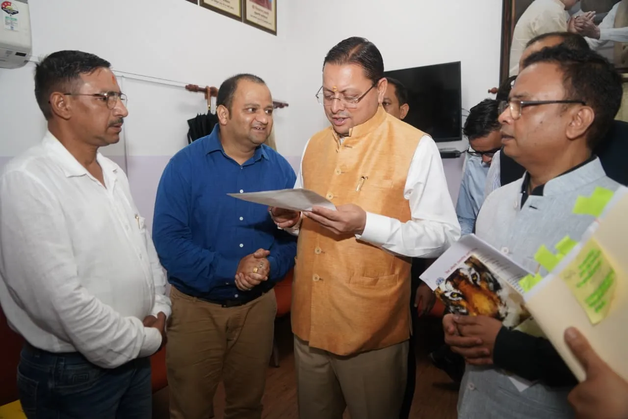कर्मचारी संगठनों ने मुख्यमंत्री धामी के सामने रखीं विभिन्न मांगें, समस्याओं के समाधान के दिए निर्देश