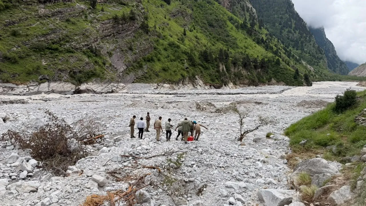 अत्याधुनिक रडार से तमक नाले की खाक छान रही टीमें, लापता हवलदार पंकज की तलाश में युद्धस्तर पर सर्च ऑपरेशन