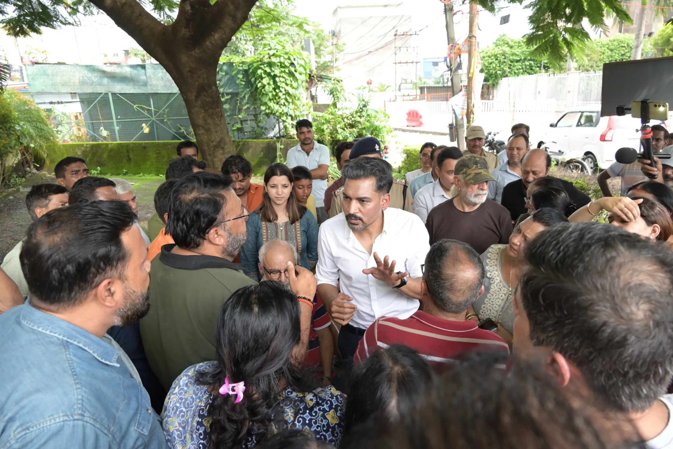 सीमाद्वार में जलभराव पर DM का बड़ा एक्शन, 24 घंटे में सफाई-डिवाटरिंग के आदेश; न्यूकैंट रोड पर अवैध पार्किंग पर कटे दर्जनों चालान