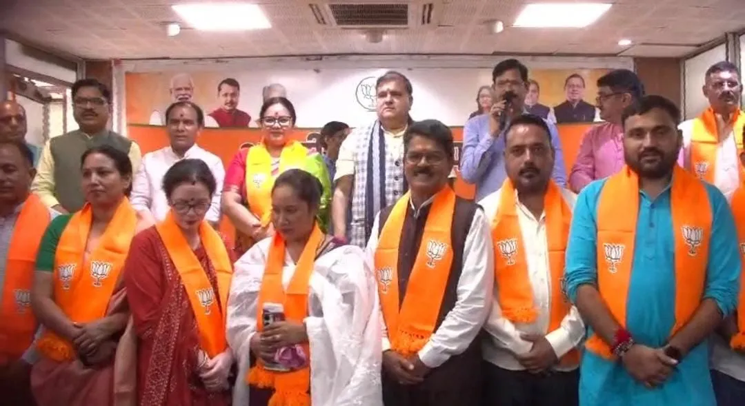 श्रीनगर मेयर समेत 10 पार्षद भाजपा में शामिल