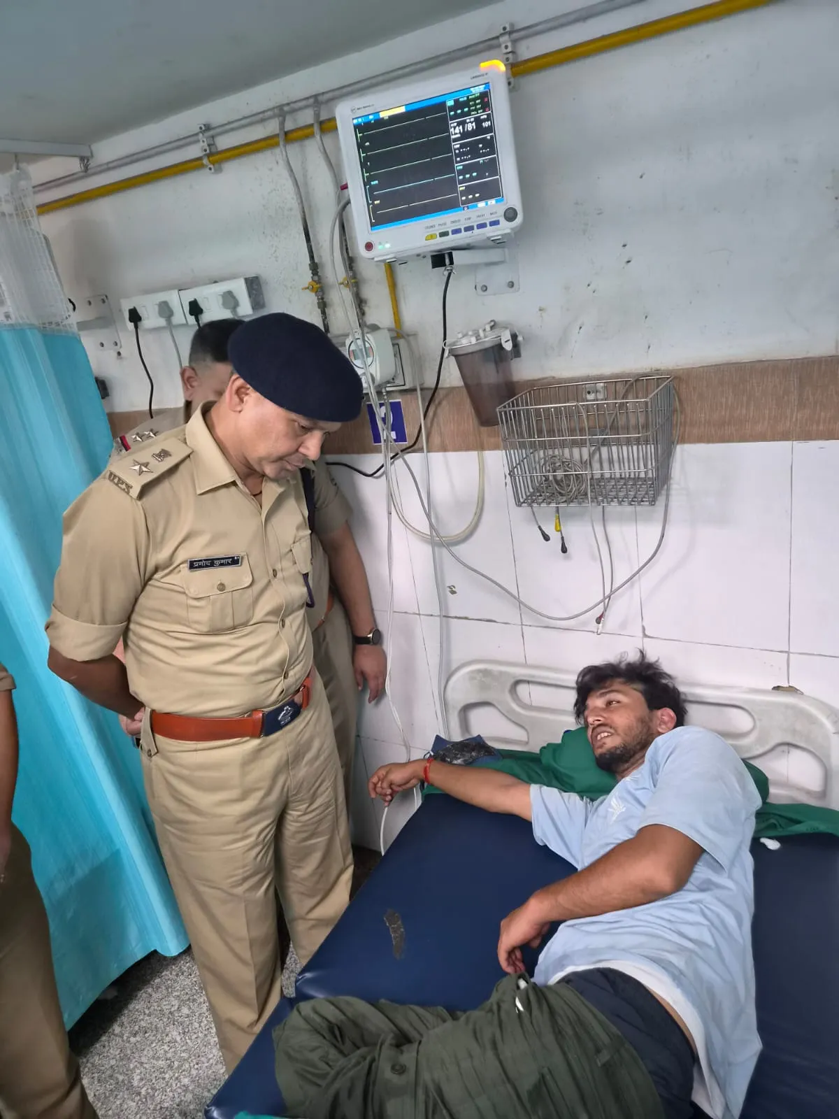 बसंत विहार में पुलिस-बदमाश मुठभेड़, चेन स्नैचिंग का आरोपी पैर में गोली लगने से घायल