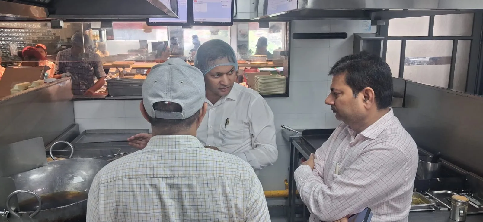 खाद्य मिलावट पर दून प्रशासन का बड़ा एक्शन, 21 सैंपल लिए; 3 किलो बासी लड्डू मौके पर नष्ट