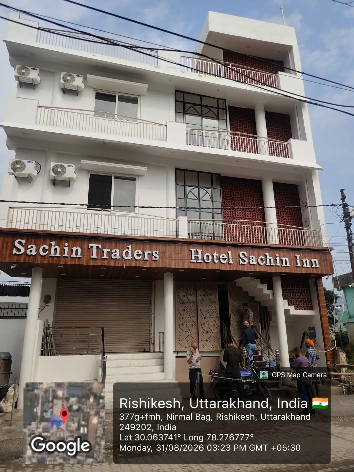 ऋषिकेश-डोईवाला में तीन भवन सील, स्वीकृत नक्शे से विचलन और बिना अनुमति निर्माण पर कार्रवाई