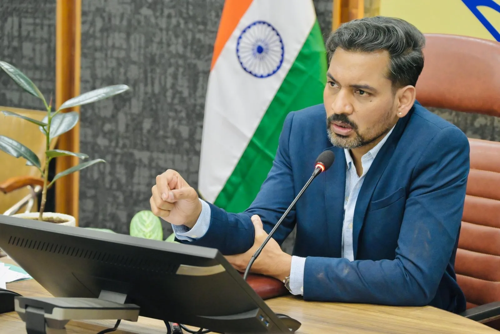 सड़क सुरक्षा पर डीएम का सख्त एक्शन, ब्लैक स्पॉट होंगे सुरक्षित, हर माह होगी प्रगति समीक्षा