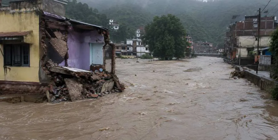 देहरादून में बारिश का कहर: चानचक में नदी किनारे 3 मकान ध्वस्त, चंद्रबनी में सड़कों पर सैलाब