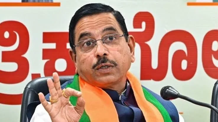 उत्तराखंड के पूर्ण साक्षर राज्य बनने पर केंद्रीय शिक्षा मंत्री ने मुख्यमंत्री धामी को दी बधाई