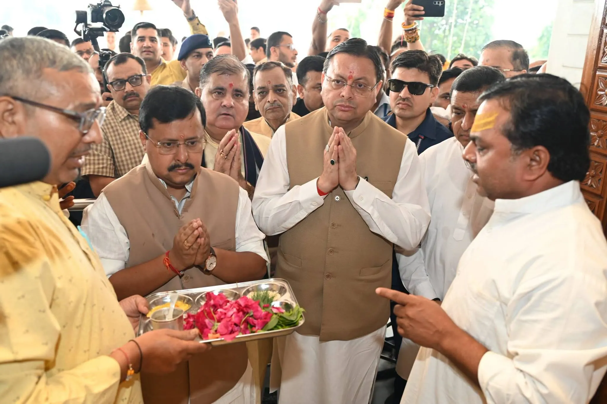 महालक्ष्मी मंदिर में नितिन नबीन ने की पूजा-अर्चना, प्रदेशवासियों की सुख-समृद्धि की कामना