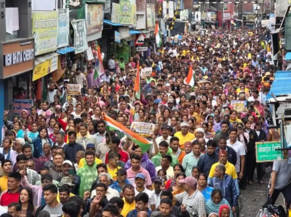 भारी बारिश के बीच बिंदुखत्ता में राजस्व गांव की मांग ने पकड़ा जोर, लालकुआं में उमड़ा जनसैलाब