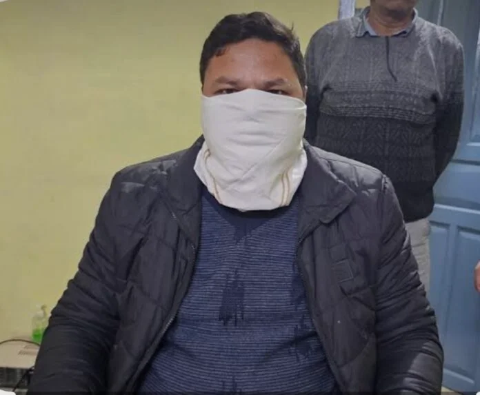 नैनीताल में भ्रष्टाचार पर वार: जमीन की पैमाइश के बदले 30 हजार की रिश्वत लेता पटवारी रंगे हाथ गिरफ्तार