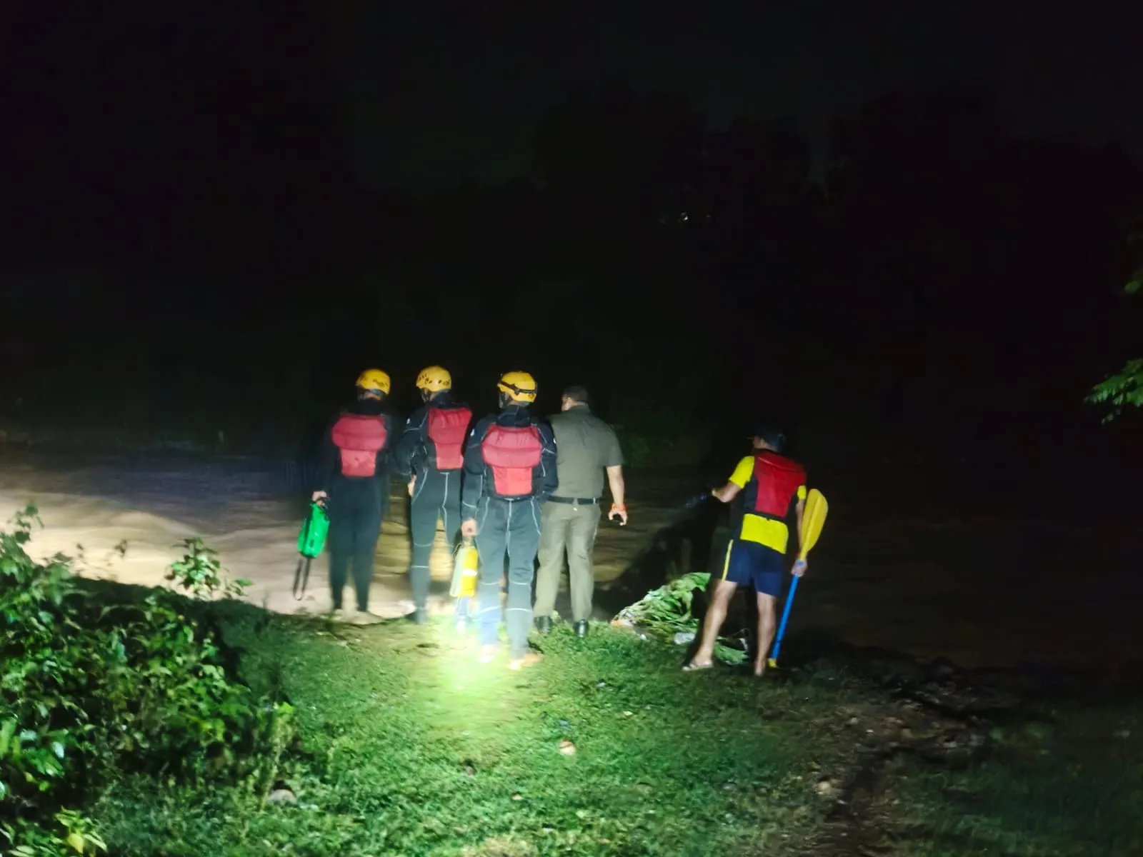 प्रेमनगर में तेज बरसाती बहाव में बही क्रेटा, युवक समेत दो की मौत; एक युवती घायल रेस्क्यू