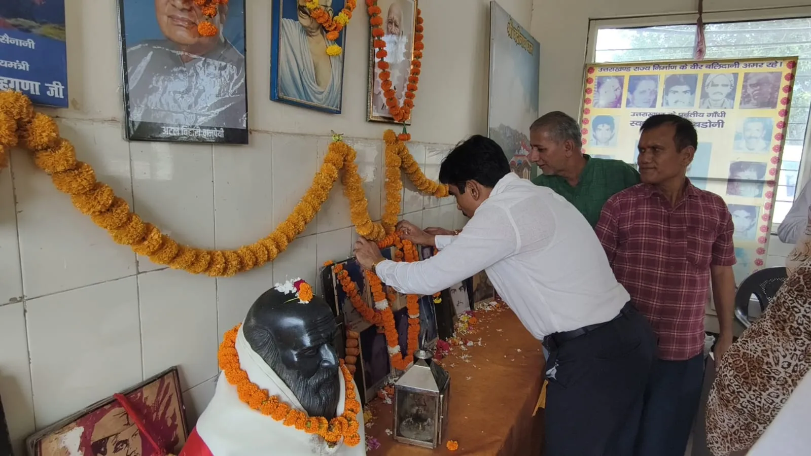 नगर निगम ऋषिकेश में मसूरी गोलीकांड के अमर शहीदों को दी गई भावभीनी श्रद्धांजलि