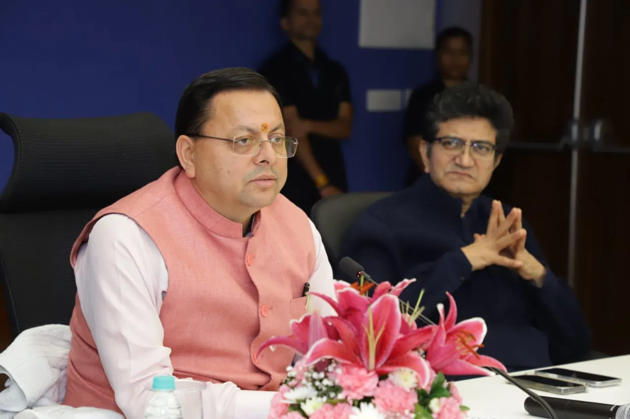 बुद्धिजीवियों से संवाद में मुख्यमंत्री ने साझा की उत्तराखण्ड के विकास की प्राथमिकताएं