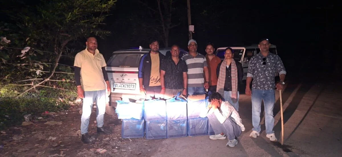 डिफेंस लेबल लगाकर लाई गई शराब की खेप, ऋषिकेश में क्रेटा कार से 10 पेटी अवैध शराब बरामद, एक गिरफ्तार