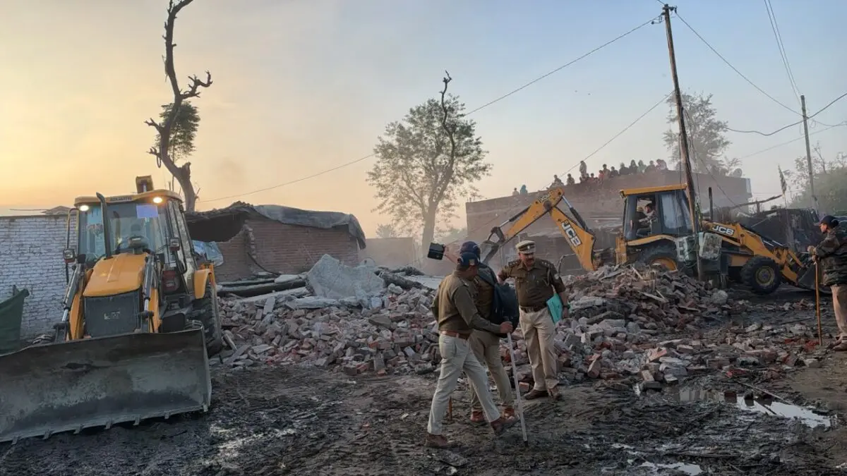 उत्तराखंड: रामनगर के पूछड़ी में चला धामी सरकार का बुलडोजर, 14 हेक्टेयर वन भूमि अतिक्रमण मुक्त