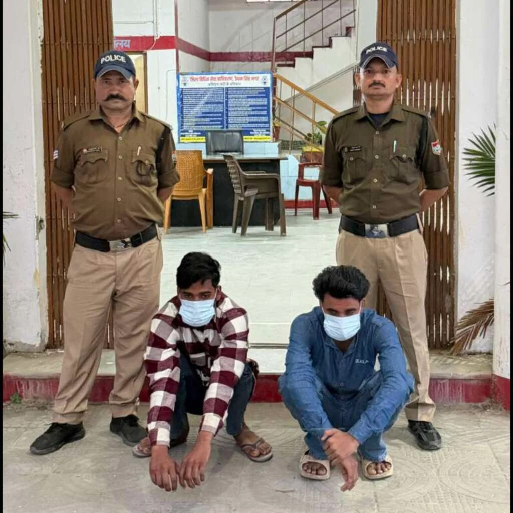 दिनेशपुर में छह छात्राओं से छेड़छाड़ और धमकी देने के आरोप में दो गिरफ्तार, मुख्य आरोपी बनबसा से पकड़ा गया