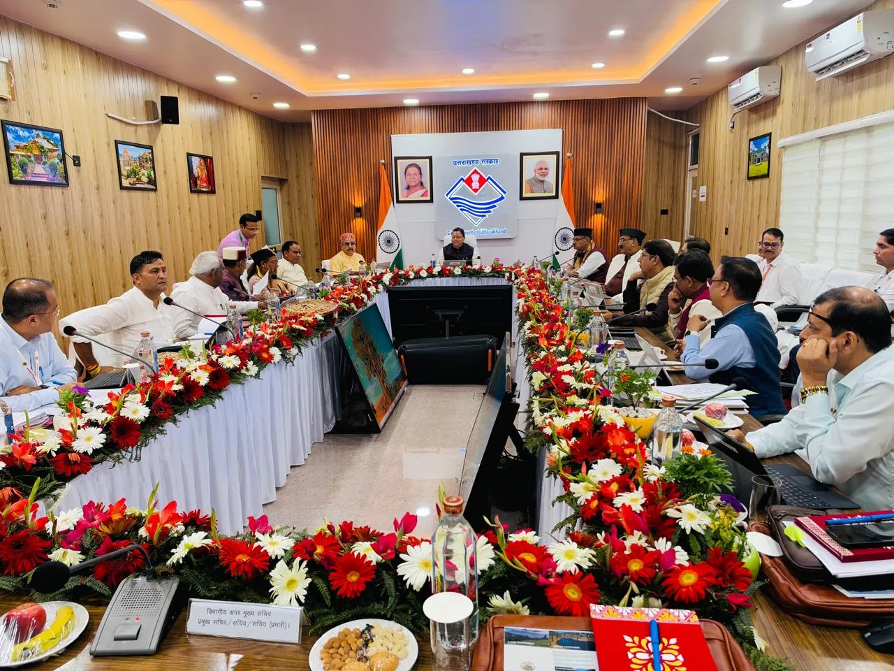 धामी कैबिनेट के 24 बड़े फैसले: 1.19 लाख विद्यार्थियों को मिलेगा कौशल प्रशिक्षण, भूमि के पट्टेदारों को भी राहत