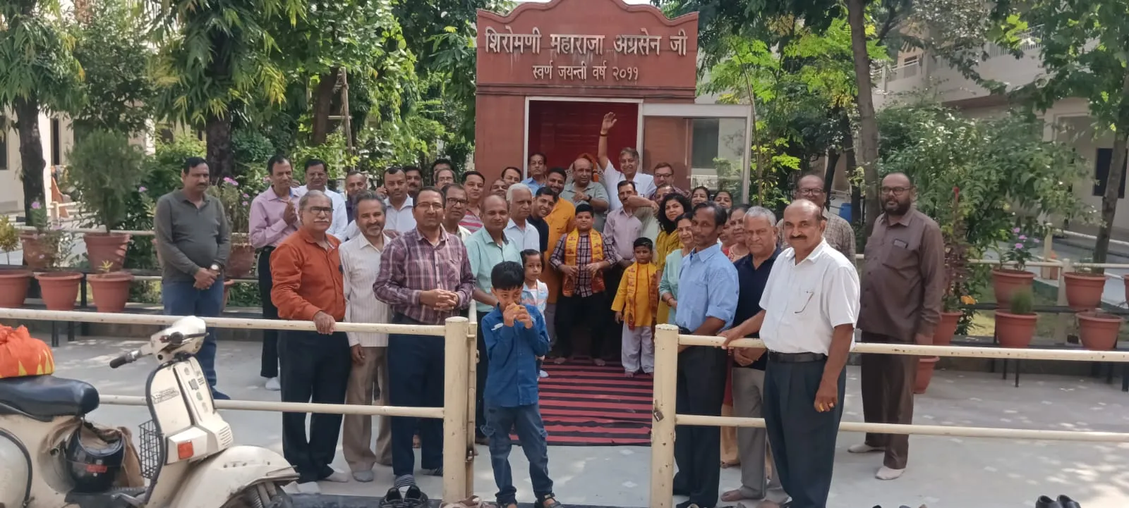 अग्रवाल धर्मशाला में साप्ताहिक महाआरती, सैकड़ों श्रद्धालु शामिल 18 अक्टूबर को जीएमएस रोड स्थित चौधरी फार्म में महाराजा अग्रसेन जयंती और नवरात्र उत्सव