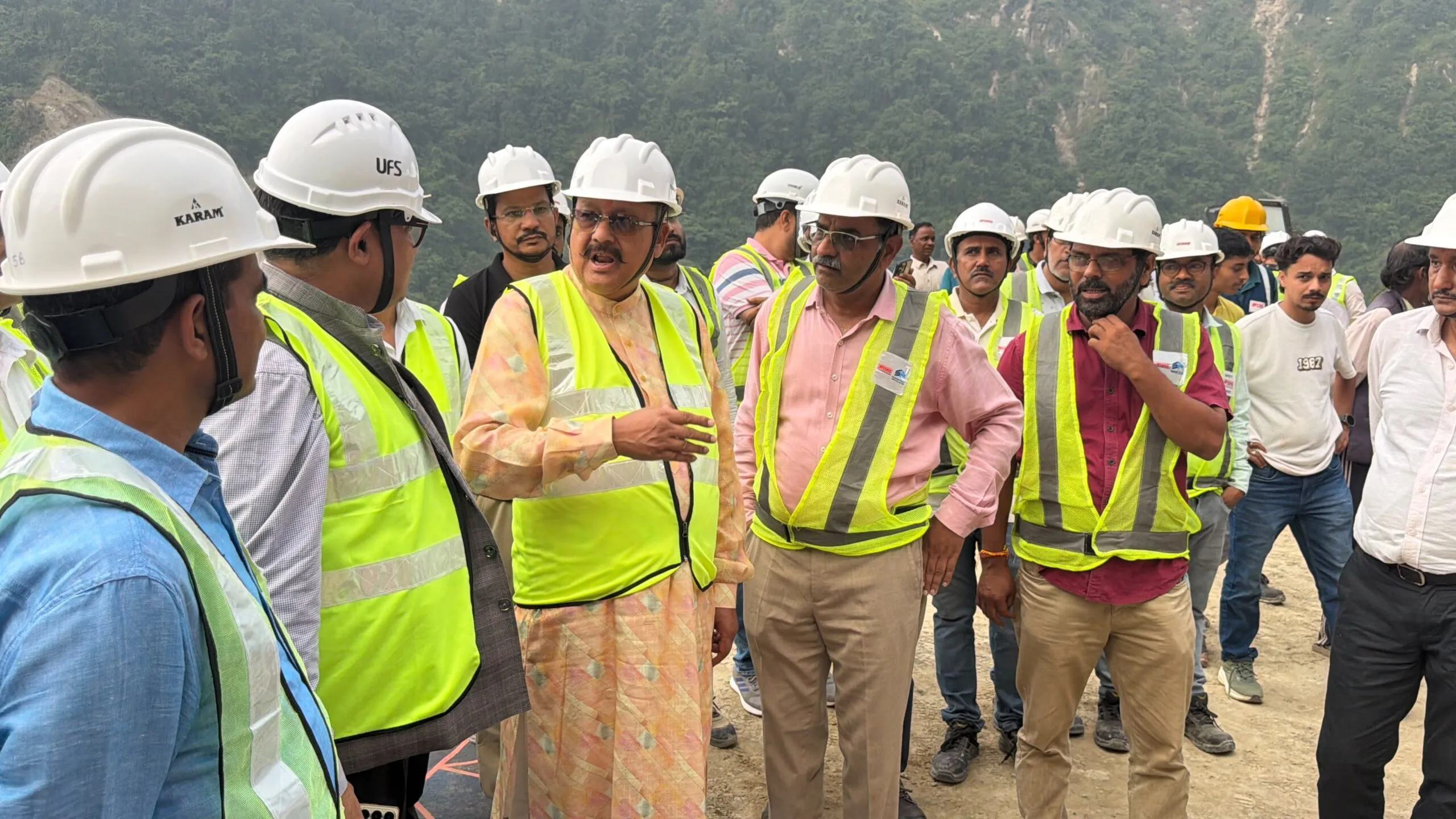 जमरानी बांध परियोजना का मंत्री सतपाल महाराज ने किया निरीक्षण, तय समय-सीमा में काम पूरा करने के निर्देश