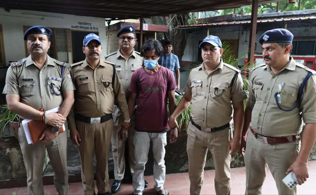 बसंत विहार में नकबजनी का खुलासा, आठ लाख की ज्वैलरी के साथ आरोपी गिरफ्तार