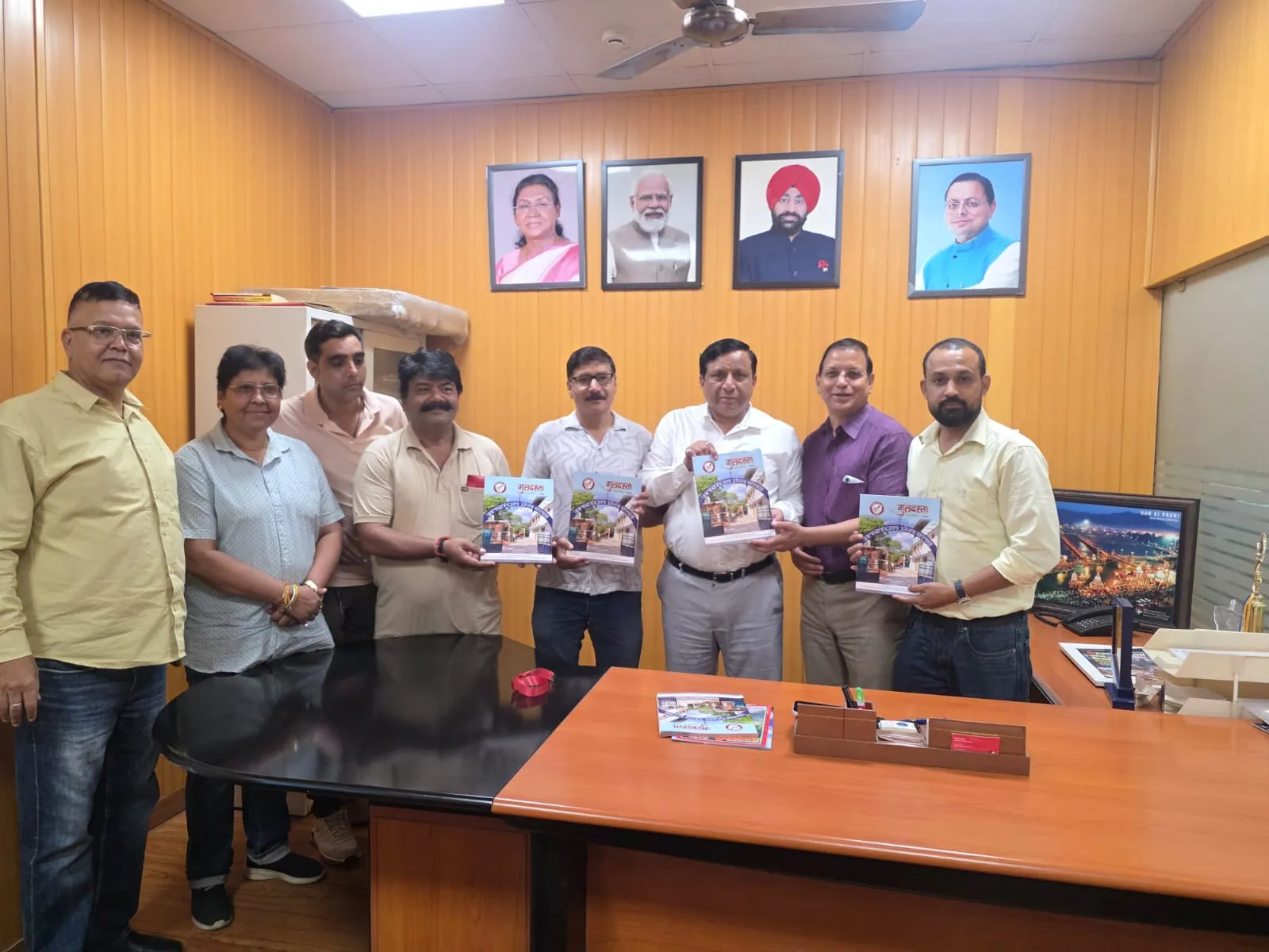 सूचना महानिदेशक बंशीधर तिवारी से मिला उत्तरांचल प्रेस क्लब का प्रतिनिधिमंडल, स्मारिका ‘गुलदस्ता 2026’ भेंट की
